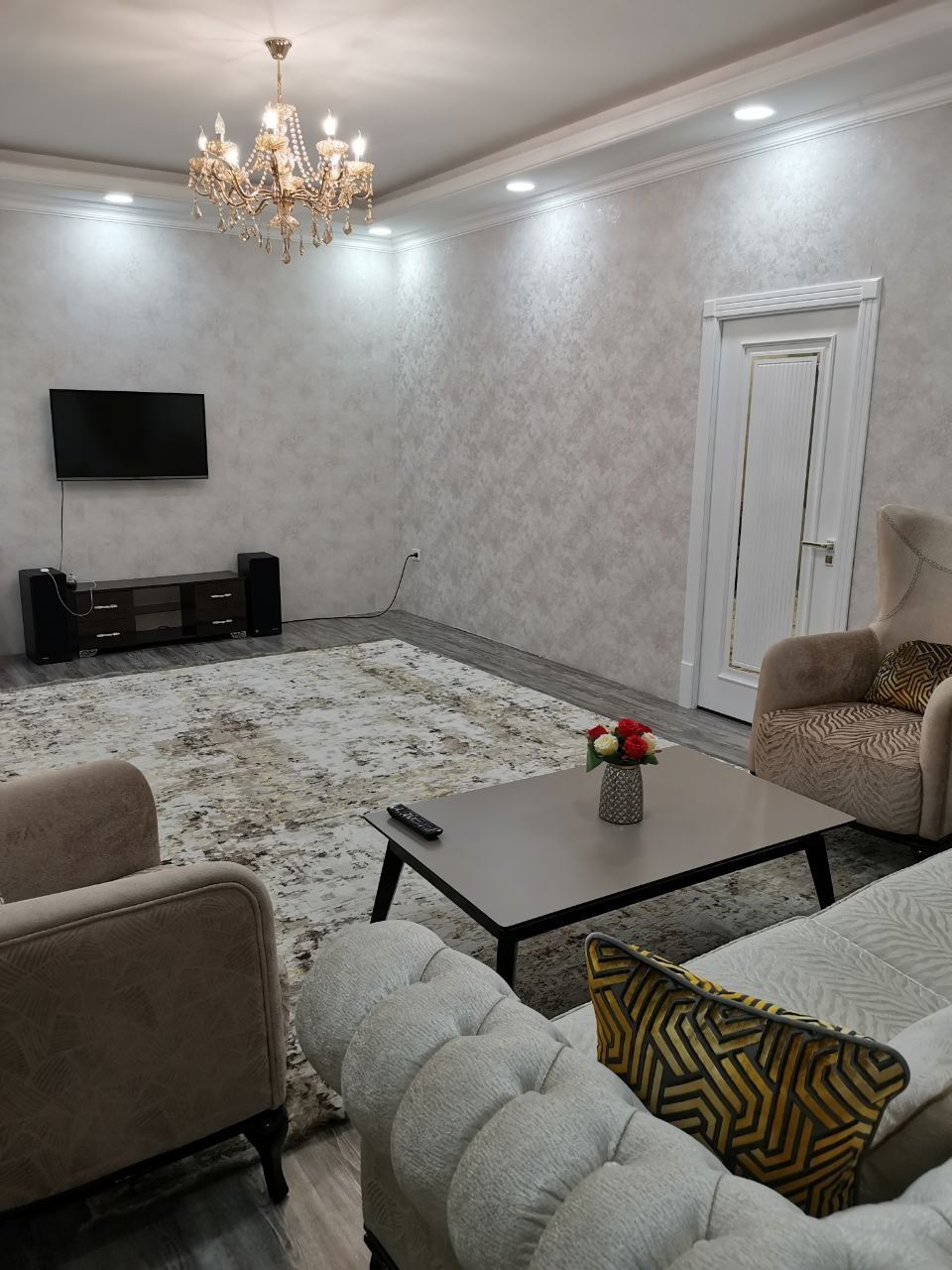 Продается двух этажная квартира