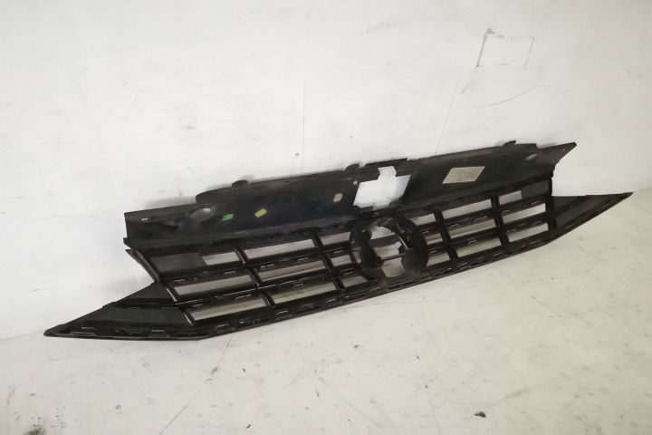 Централна решетка на радиатора Оригинална Фолксваген ВВ Пасат / Volksw