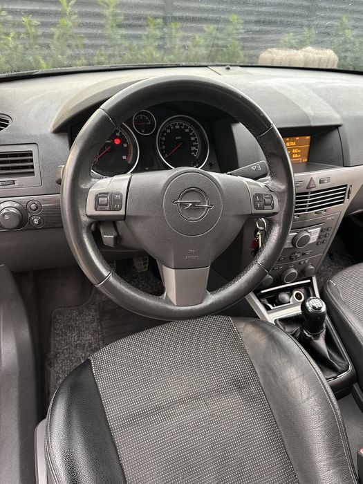 Opel Astra GTC 2005