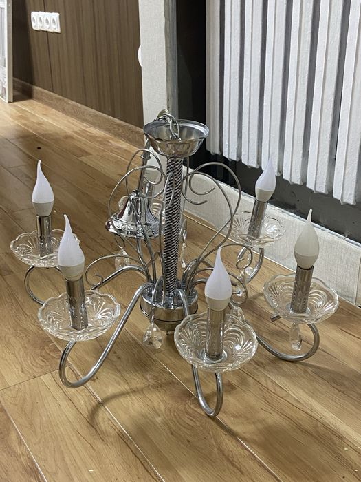 Люстра в хорошем состоянии