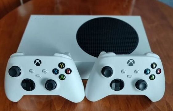 Xbox series s +game pass на 2 месяца в отличном состоянии