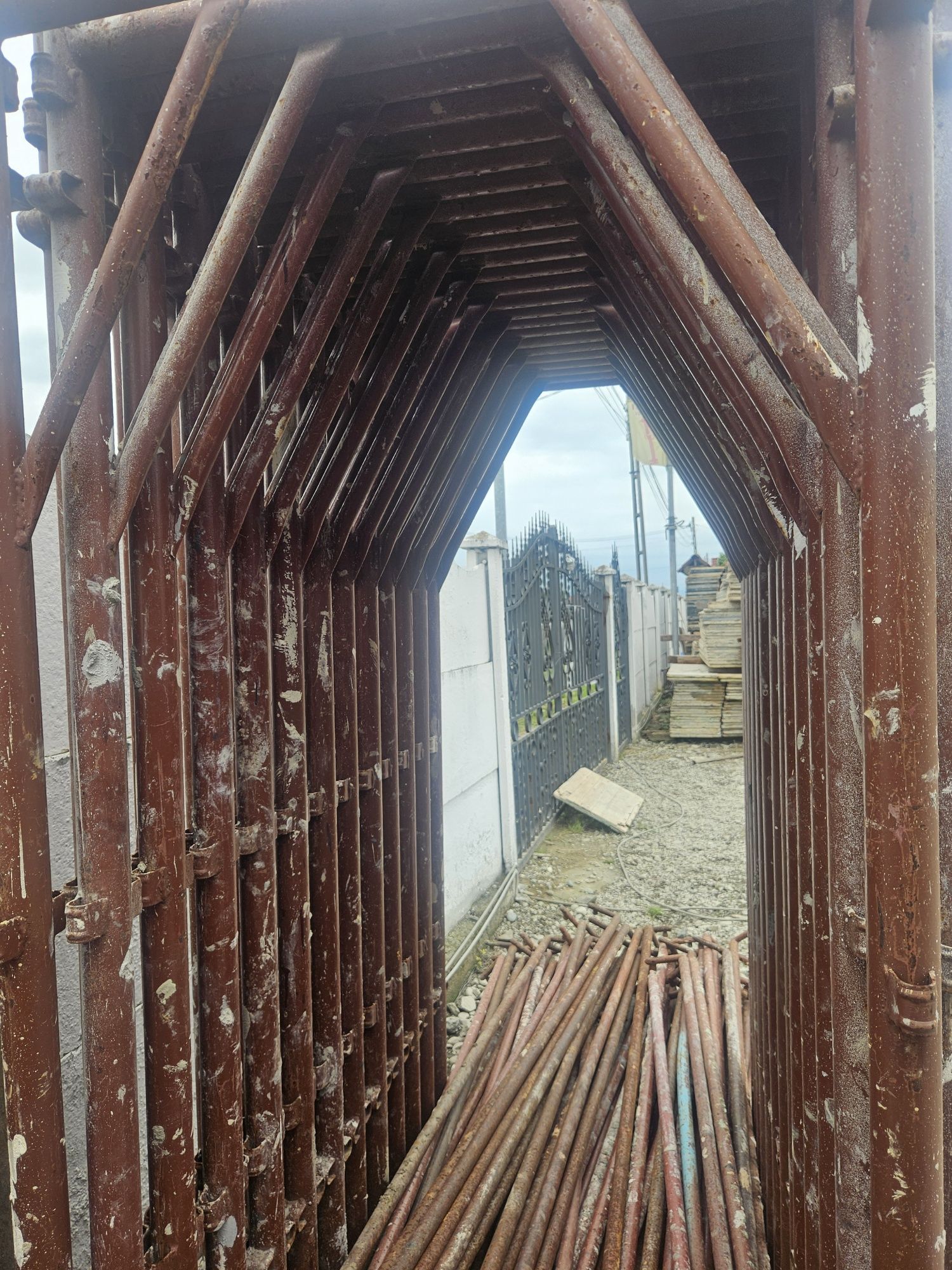 S.O.S sisteme pentru cofraje – Închirieri echipamente construcții