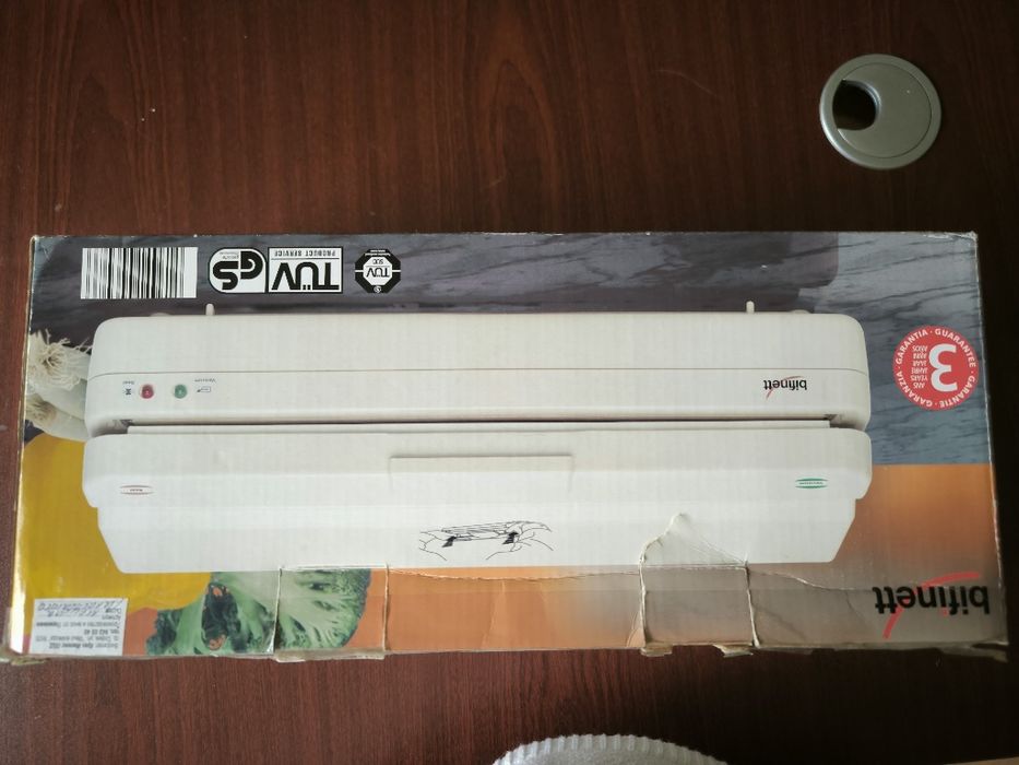 Вакууматор / машина за вакуумиране и лепене