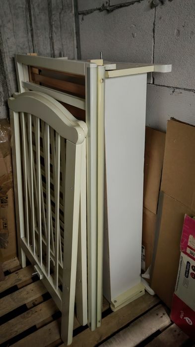 Кровать-манеж с маятником