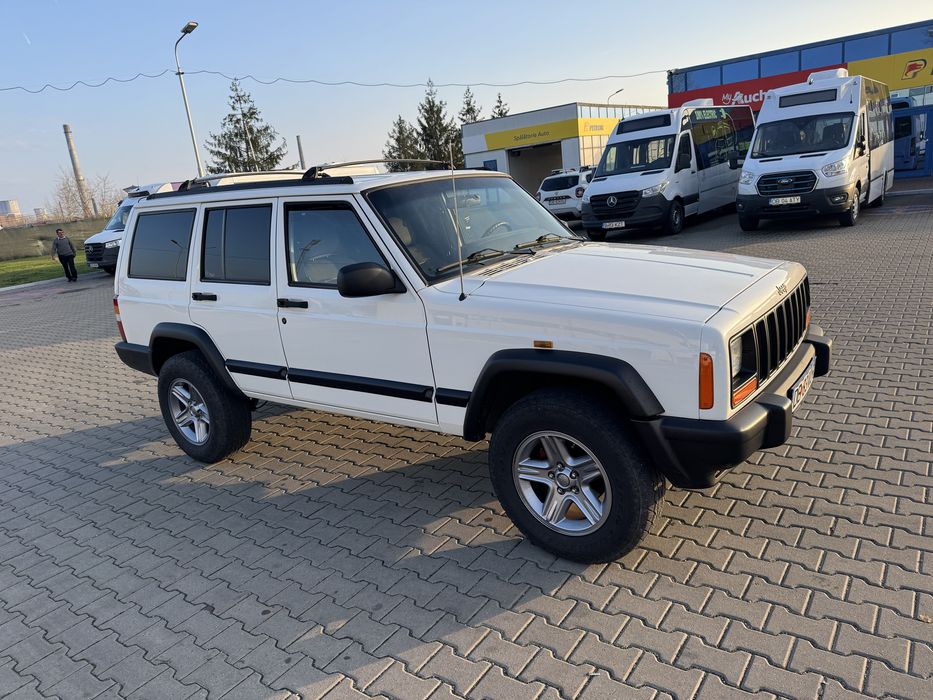 De vanzare jeep cherochee xj