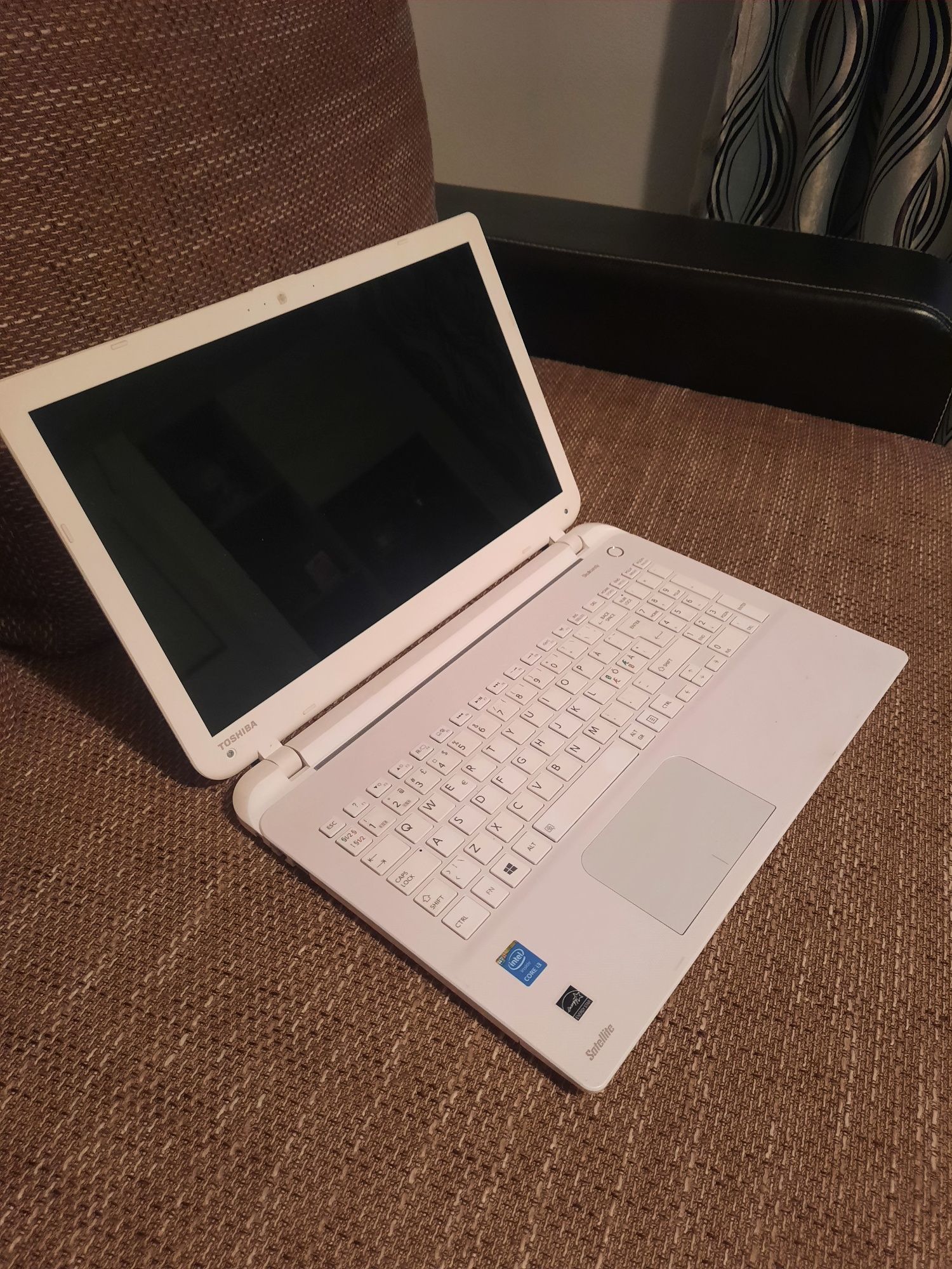 Toshiba Satellite skullcandy