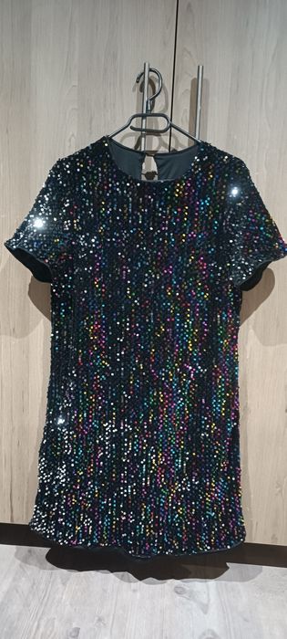 Страхотна блестяща рокля с цветни пайети