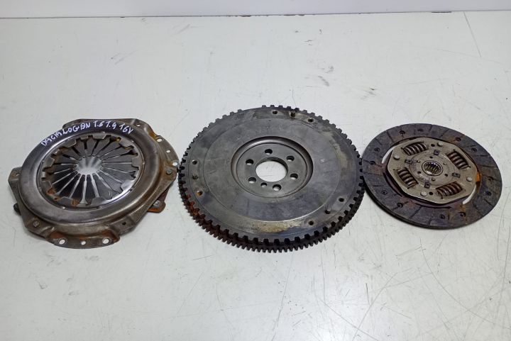 Kit ambreiaj 1.4 / 1.6 i Dacia Sandero prima generatie seria