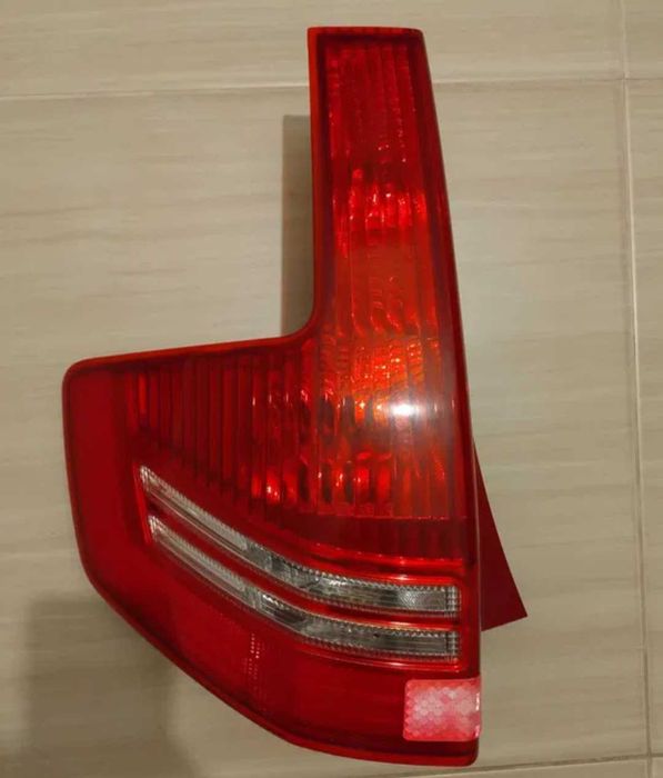 Far partea dreapta + Stop / lampa partea stanga Citroen C4 I 2004-2010