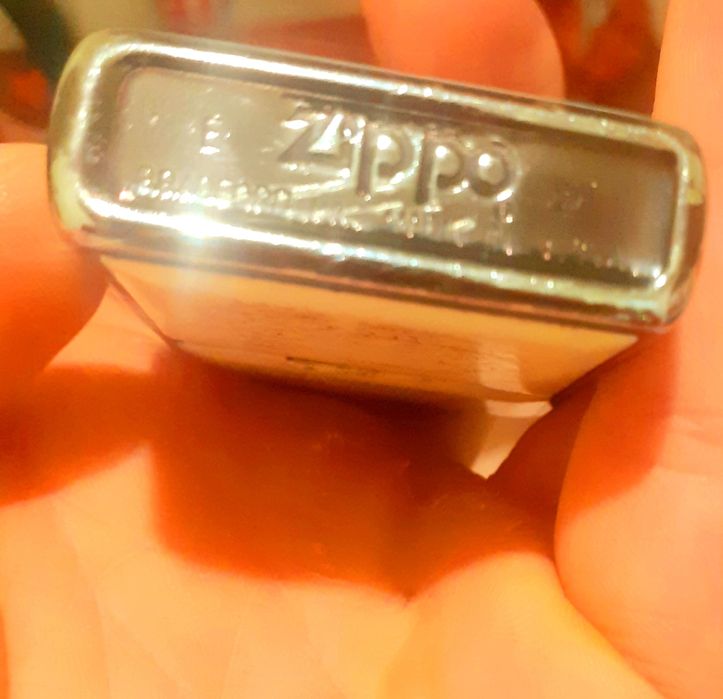 Продавам колекционерска запалка на Zippo