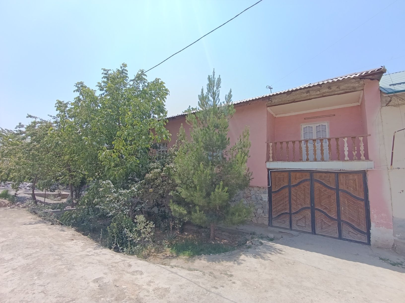Navoiy eski shahar Argʻunda 6 soʻtixli hovli sotiladi