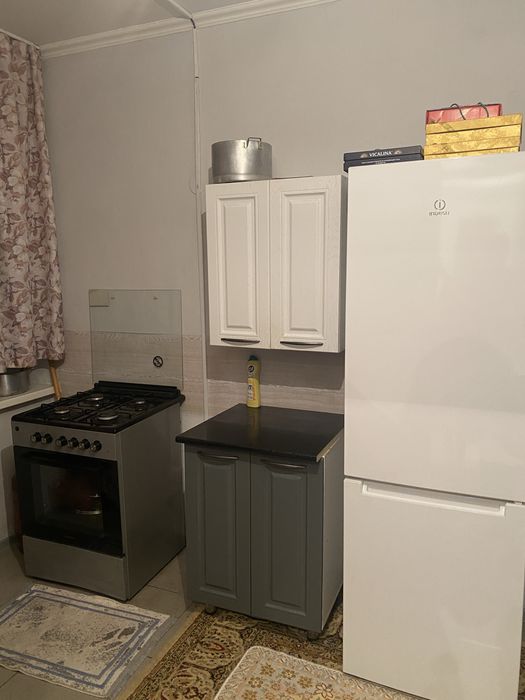 Продам холодиьник ,газ плита, кухонный шкаф