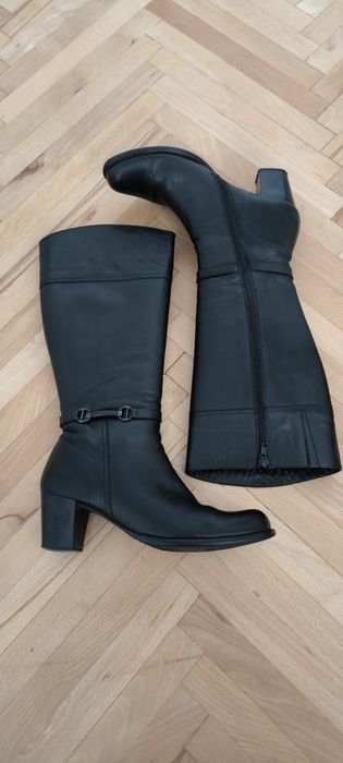 Запазени ботуши от естествена кожа