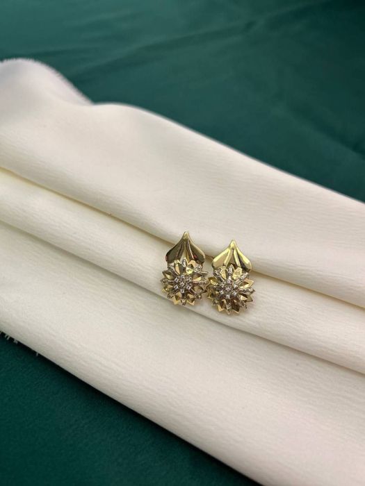 Рассрочка 0% по тг 26855 в месяц. Серьги из желтого золота