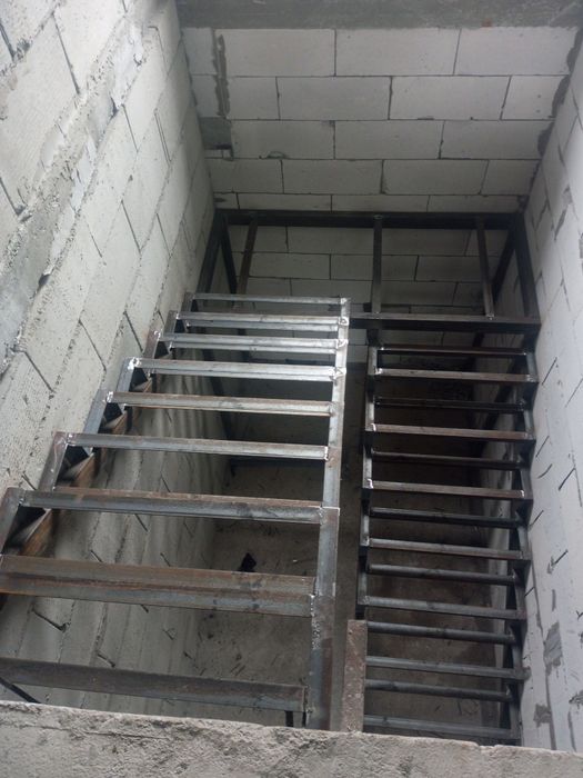 Изготовление металлокаркаса лестницы. Навесы и ворота перила. Сварщик.