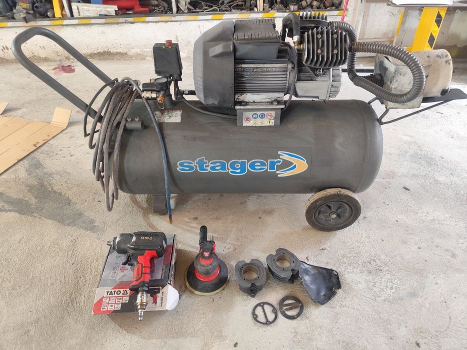 Vând Compresor  100 L cu accesorii