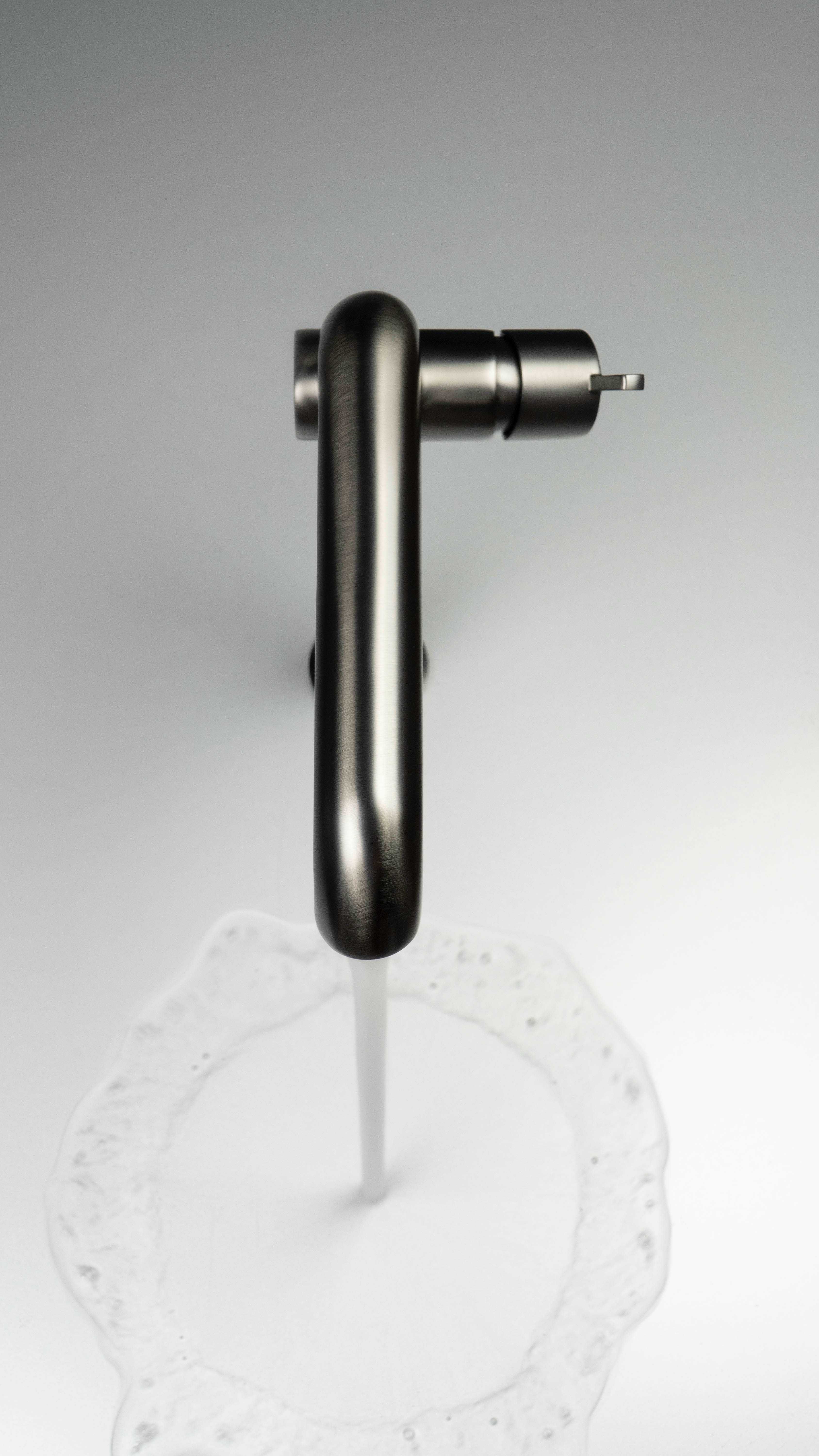 Титаниев висок стоящ смесит мивка Баня Silia Titanium Side L BQS_D24K