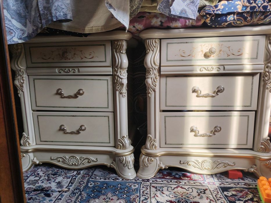 Комплект мебеллар расмда куриб турганиз хаммаси. Янгидай турипти.