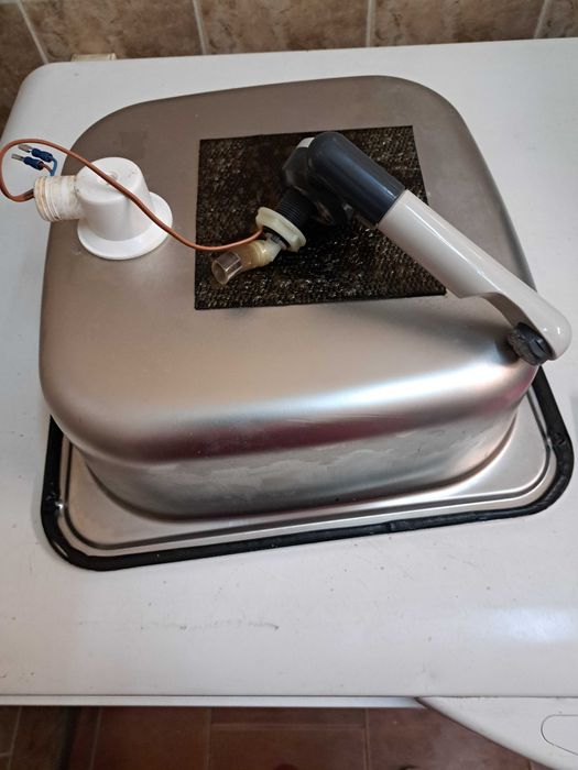 Газов котлон и мивка каравана кемпер