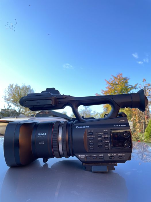 Vând cameră video Panasonic AG90