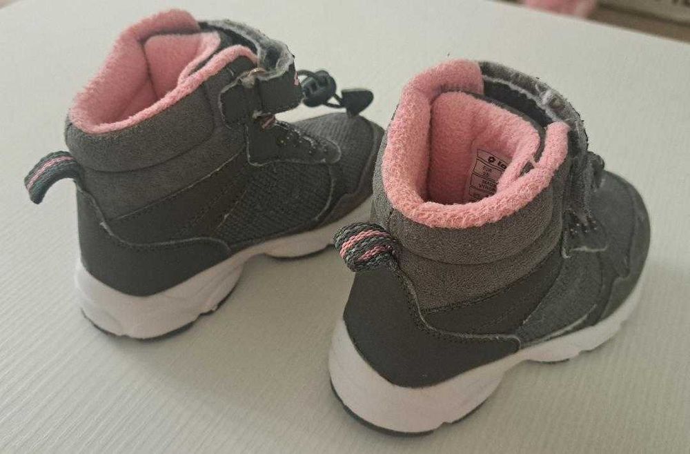 Ghete iarna LOTTO marime 25,IMPECABILE,zapada,impermeabile,aproape NOI