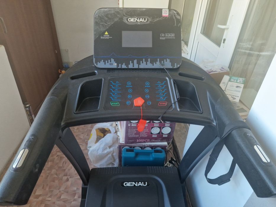Продаётся беговая дорожка Genau