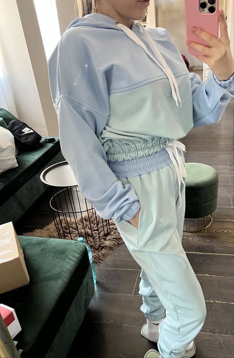 Спортни сетове в различни цветове