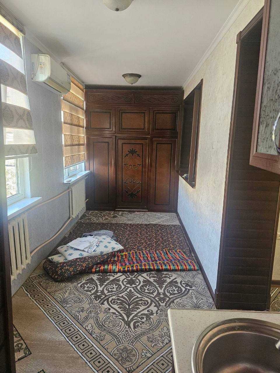 3 хоналик квартира 4 этаж кирпичный дом, шарк 1, гор больница