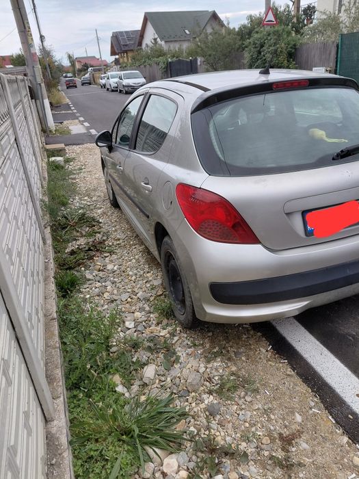 Vând Peugeot 207