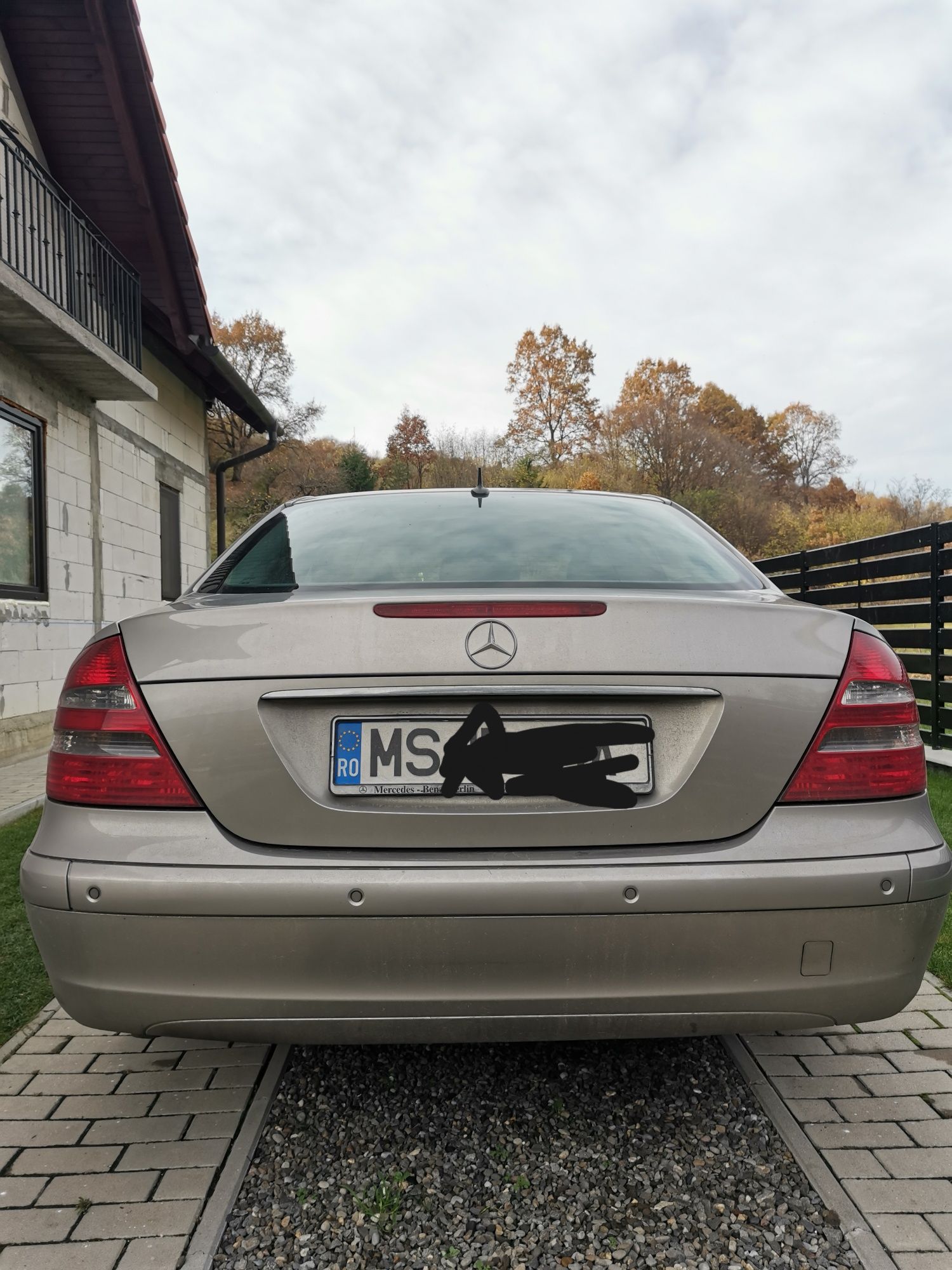 Vând Mercedes Benz w211