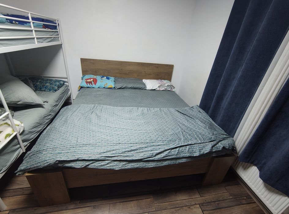 Vând Cadru de pat dormitor URGENT