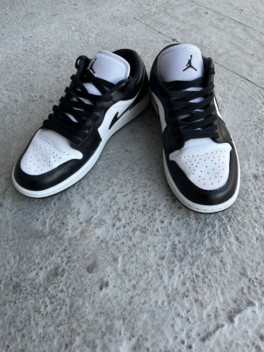 Nike jordan1 low black white