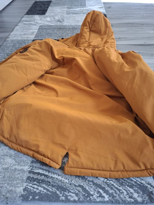 Vând geaca cu piele fina