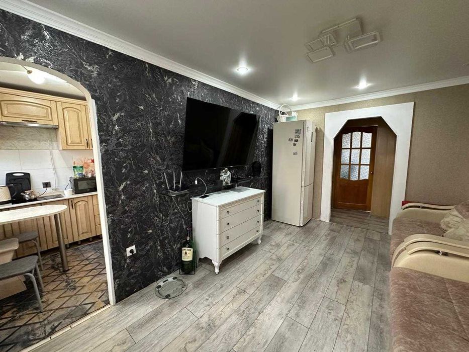 Продаю 2-комнатную-студию в 23 микрорайоне!