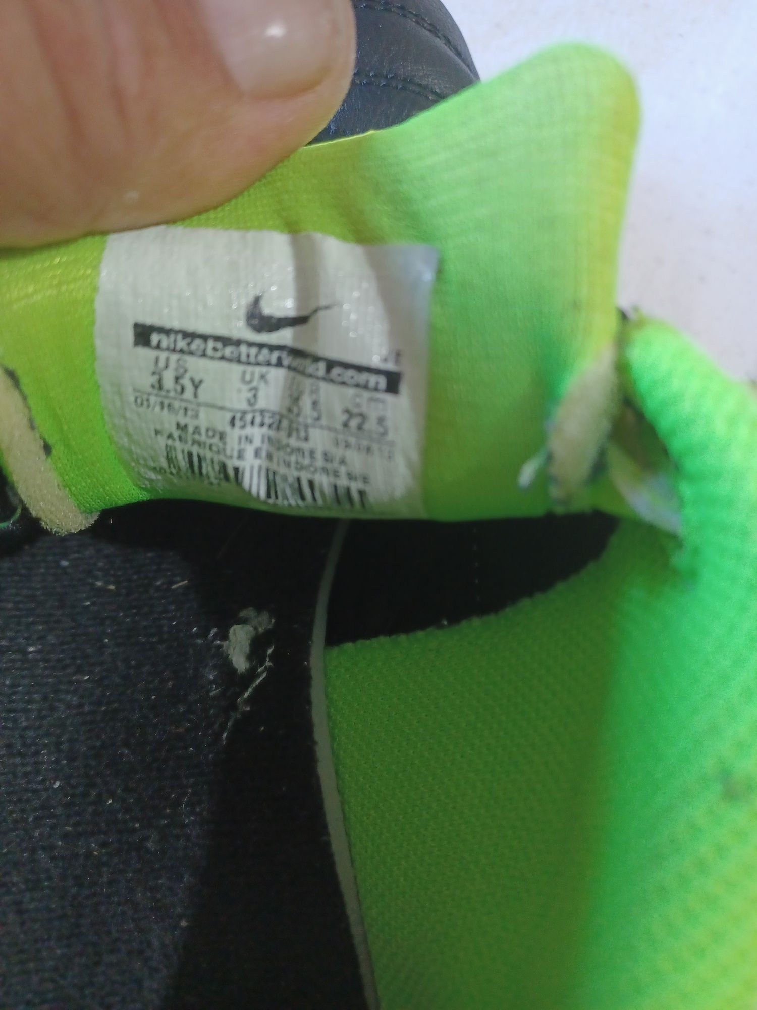 Adidași Nike piele mărimea 35,5.