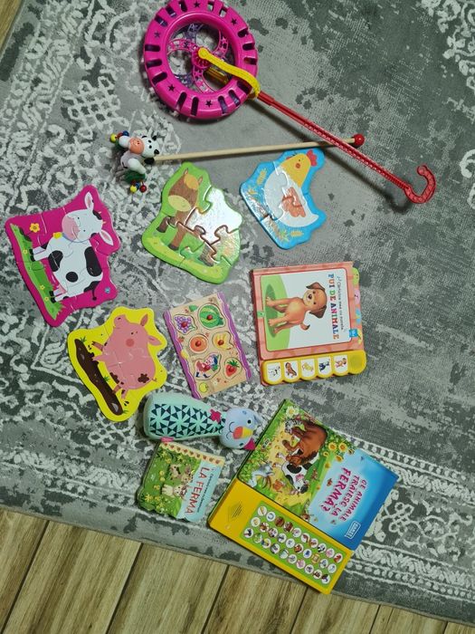 Vând jucarii, căluț, văcuța, scoică auto,cort