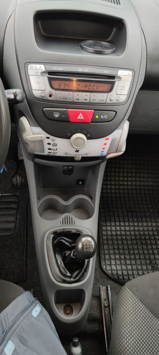 Toyota Aygo 1.0. 2011 год.