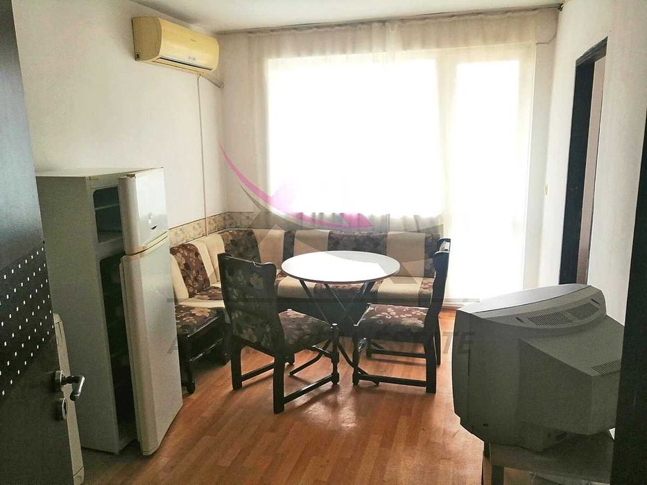 Дава се под наем Тристаен апартамент в Варна, Цветен квартал - 50 кв.м за 300 € - Снимка #1