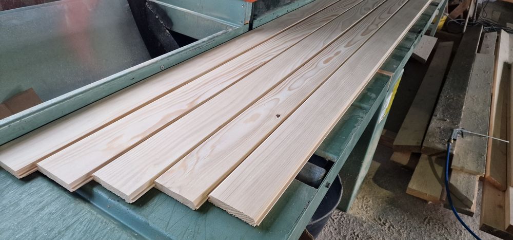 Lambriu/dusumea/pardoseala rasinoase