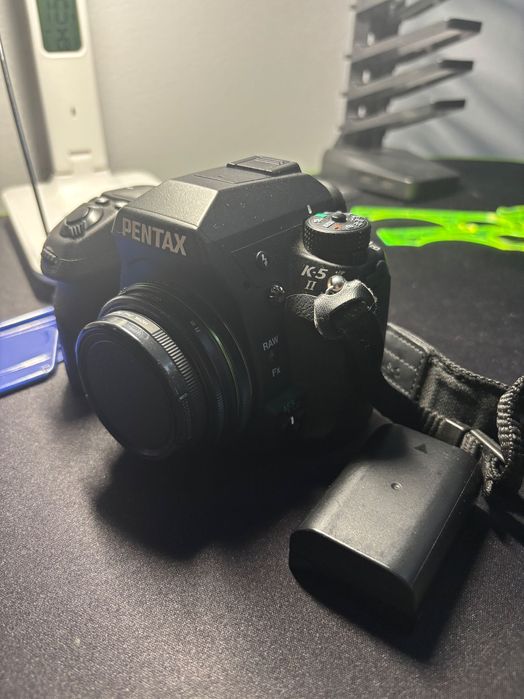 Продам зеркальный фотоаппарат Pentax k5 II + 40lim