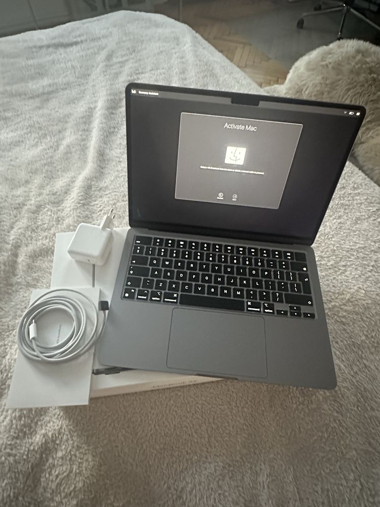 MacBook Air with Apple M3 chip 13- inch 256 GB SSD