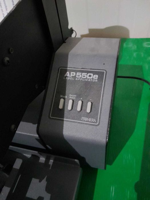 Aplicator de etichete pentru suprafete plane ( Etichetare pe plat  )