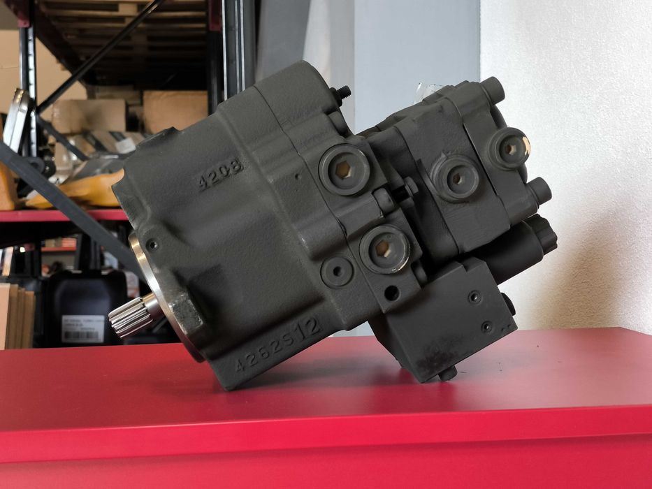 Pompă hidraulică Neuson 1903 – originală Nachi, cod PVD-0B-20BP-8G3