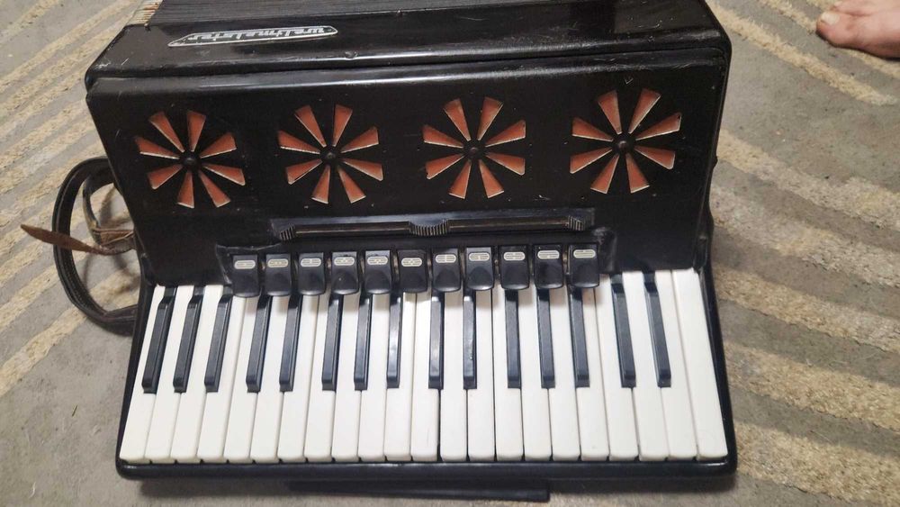 Акордеон Weltmeister strlla