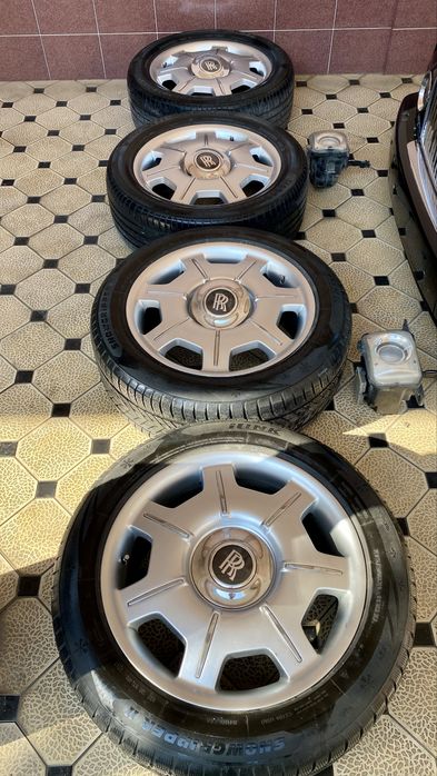 Rolls Royce Phantom orginal diska balon sotiladi