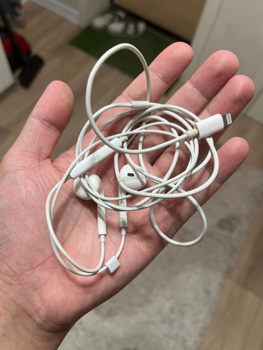 Оригинальные наушники Apple EarPods lightning