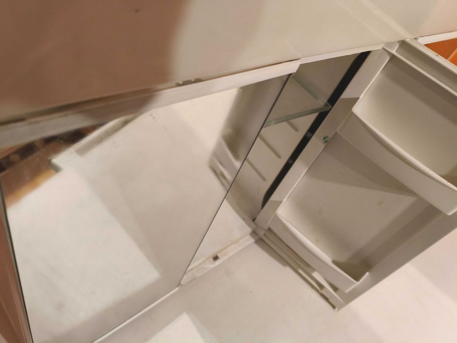 Горен шкаф за баня