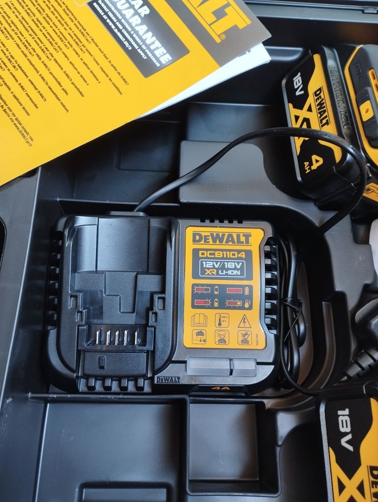Винтоверт комбиниран и импакт DeWALT, чисто нови 18V 4 Ah Деволт