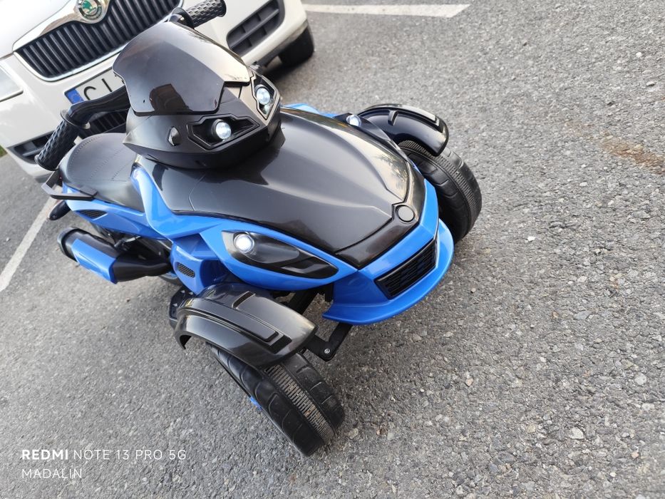 Vând motocicleta electrica