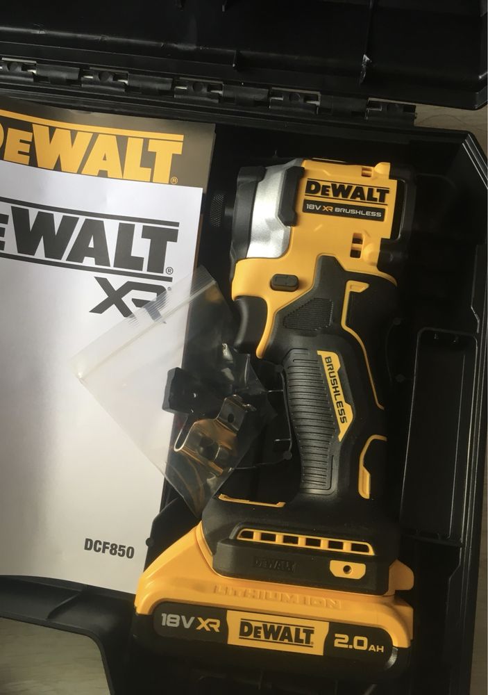 DeWALT Импакт / Винтоверт DCF850D1 Atomic 18V XR Brushless / Безчетков